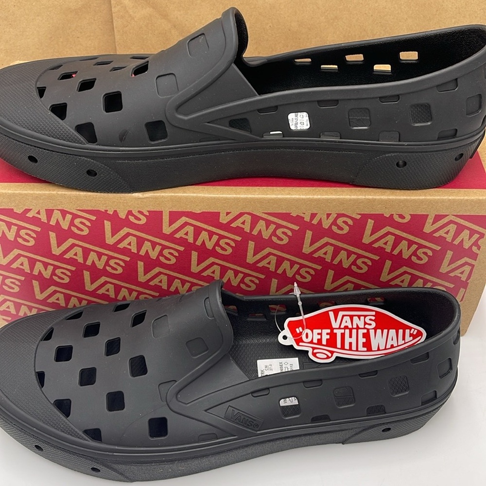 Vans Women’s Slip-On Trk Black
VN0A5HF8BLK
Sneakerss Crocs - Picture 8 of 16